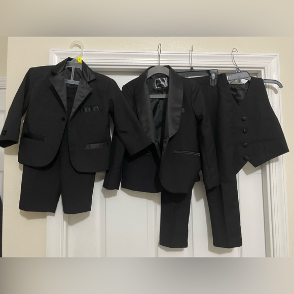 Two boys tuxedos. Size 2T and 5 years. - Picture 3 of 6